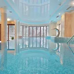 Retro Riverside Wellness