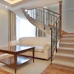 Retro Riverside Wellness 5* קרלובי וארי