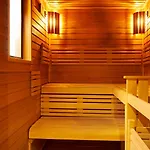 Retro Riverside Wellness מלון 5*