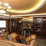 Retro Riverside Wellness 5*
