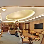 מלון Retro Riverside Wellness 5*