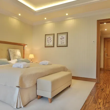 מלון Retro Riverside Wellness 5*