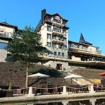 Retro Riverside Wellness Карловы Вары