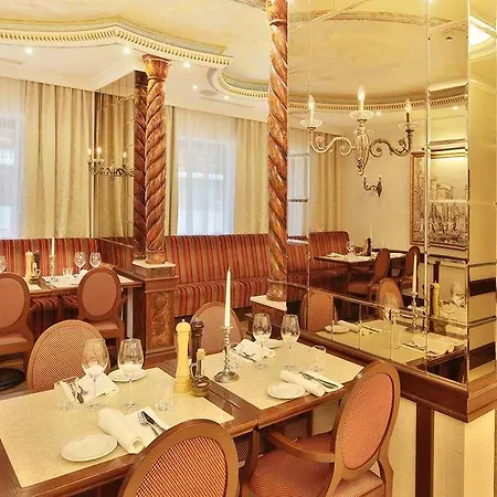 Retro Riverside Wellness Hotel