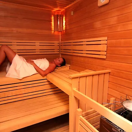 Retro Riverside Wellness 5*