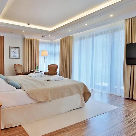 Otel Retro Riverside Wellness 5*