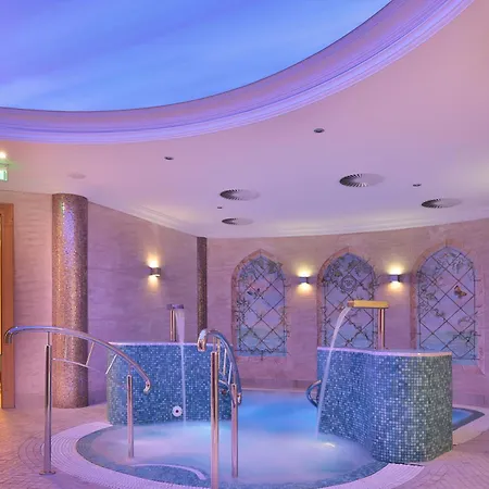 Retro Riverside Wellness Карловы Вары