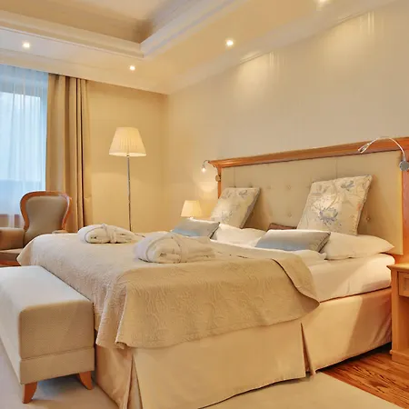 Retro Riverside Wellness Hotel Karlovy Vary