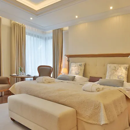 Retro Riverside Wellness Hotel 5*