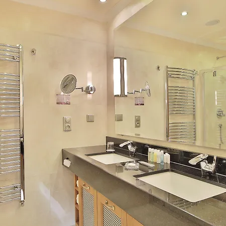 Retro Riverside Wellness Hotel 5*