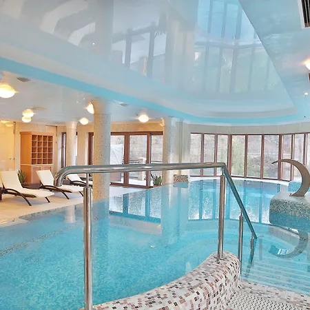Retro Riverside Wellness 5*