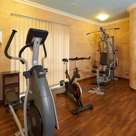 Otel Retro Riverside Wellness