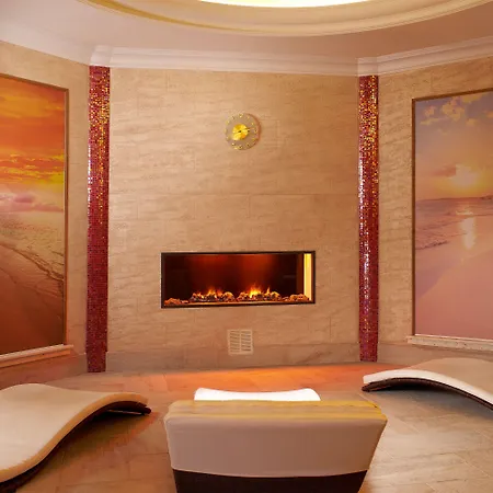 Retro Riverside Wellness Hotel