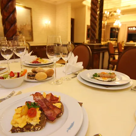 Retro Riverside Wellness Hotel