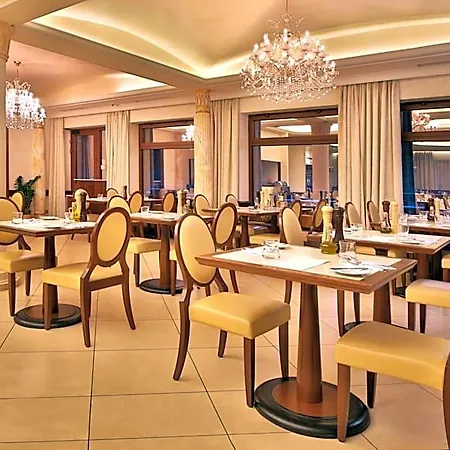 Retro Riverside Wellness Hotell Karlovy Vary