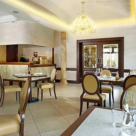 Retro Riverside Wellness 5*