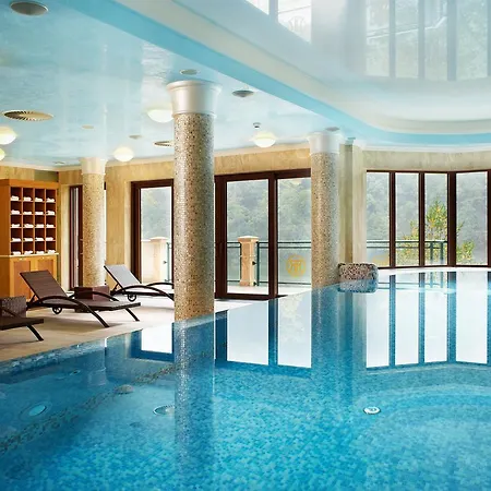 Otel Retro Riverside Wellness 5*