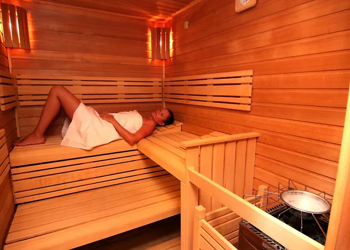 Retro Riverside Wellness 5*