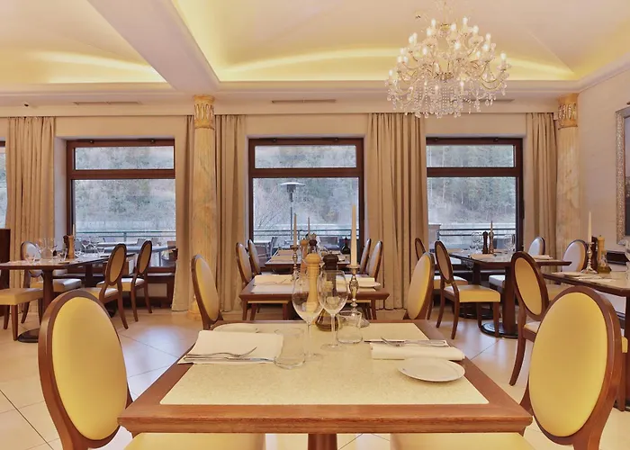 Retro Riverside Wellness מלון 5*