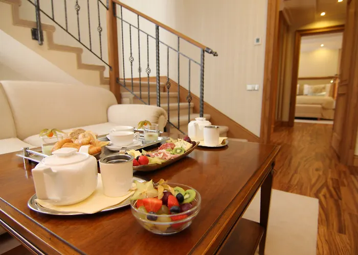 Retro Riverside Wellness 5*