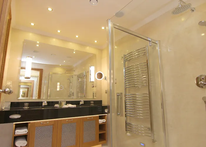 Retro Riverside Wellness 5* קרלובי וארי
