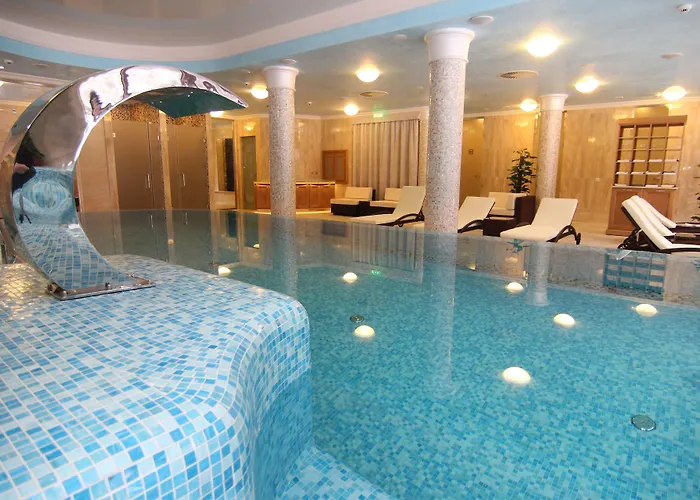 Retro Riverside Wellness 5*
