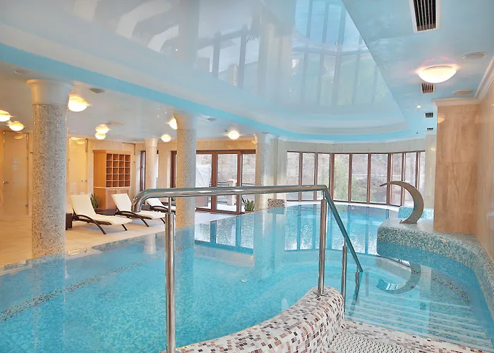 Retro Riverside Wellness 5*