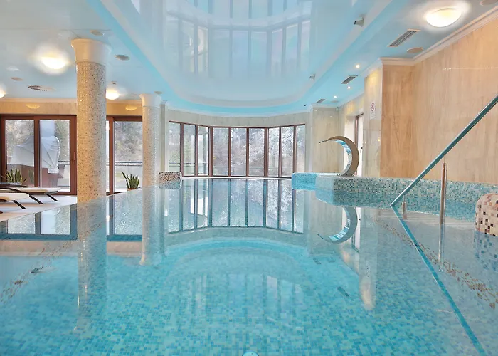 Retro Riverside Wellness 호텔 5*