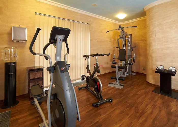 מלון Retro Riverside Wellness