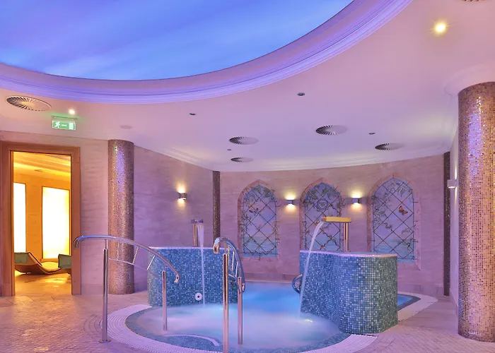 Retro Riverside Wellness 5*