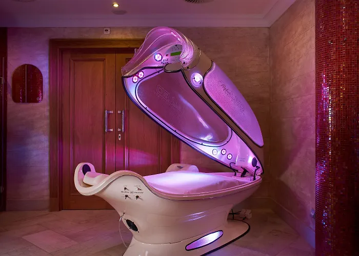 Retro Riverside Wellness מלון 5*