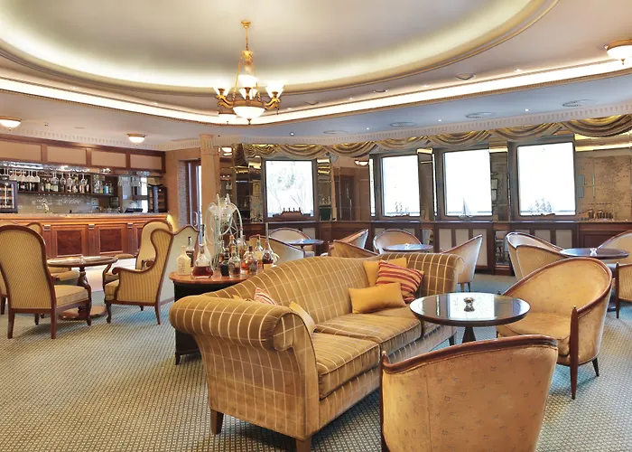 Retro Riverside Wellness 5*