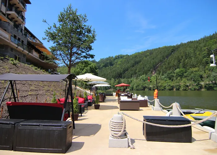 Retro Riverside Wellness מלון 5*